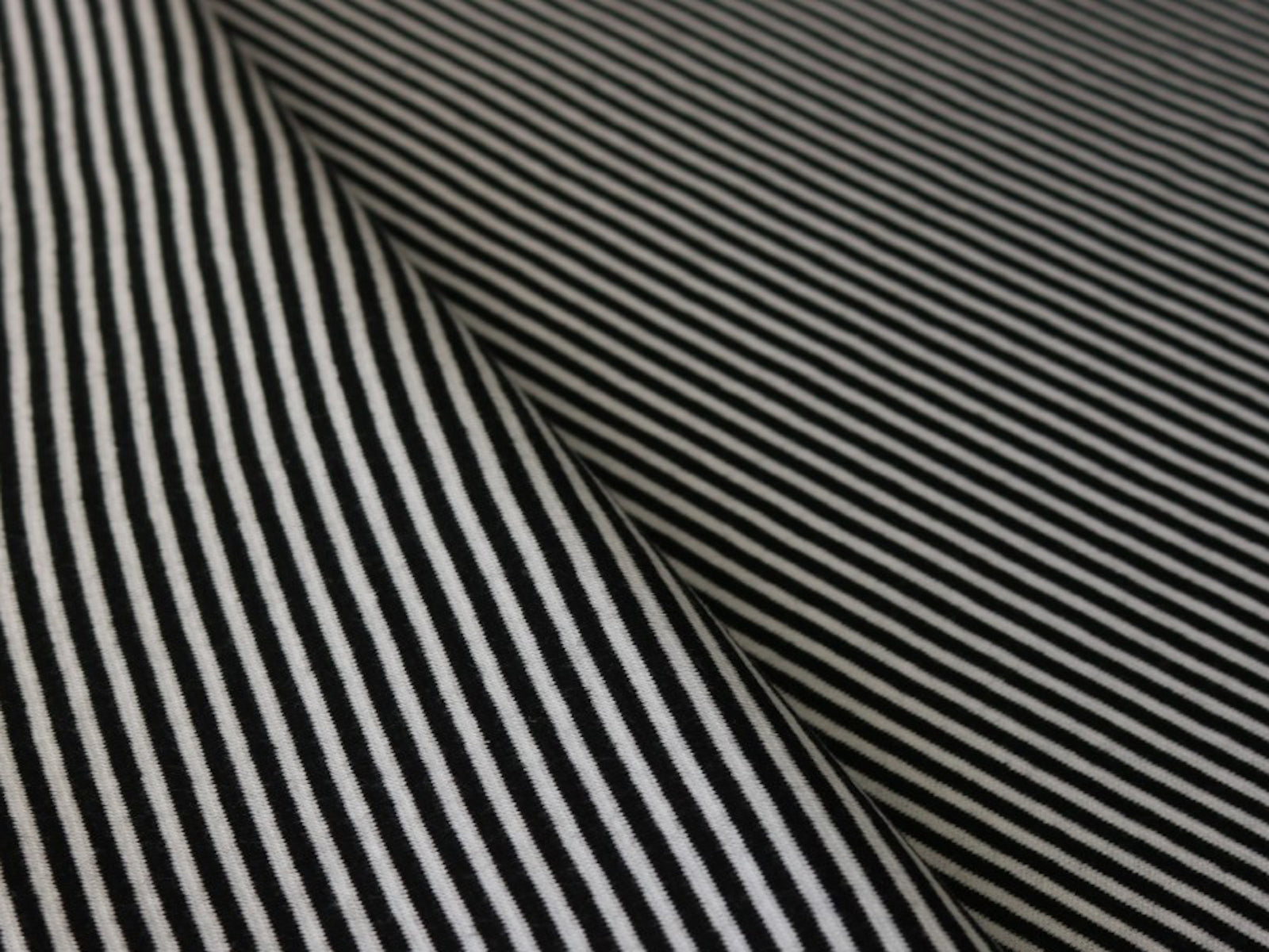 Black/white striped cuffs 3mm