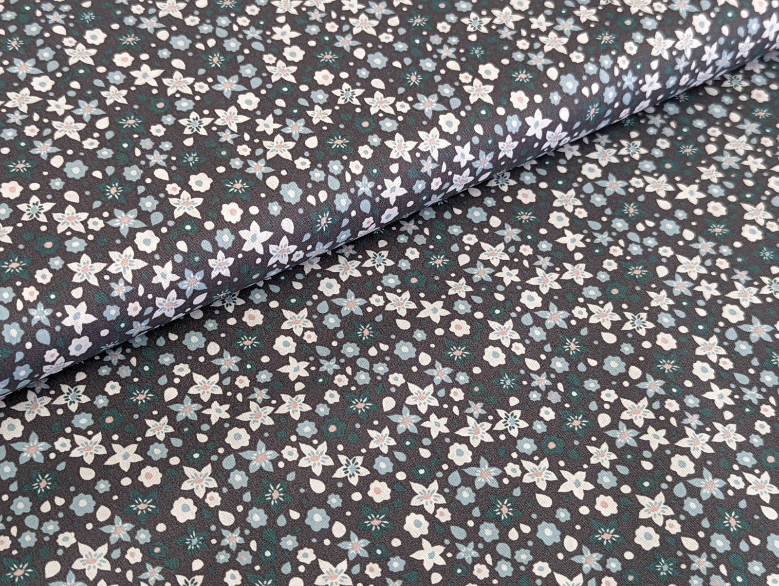 Remnant Cotton Poplin Fabric Floral Frenzy Gray Pink 75 x 150 cm