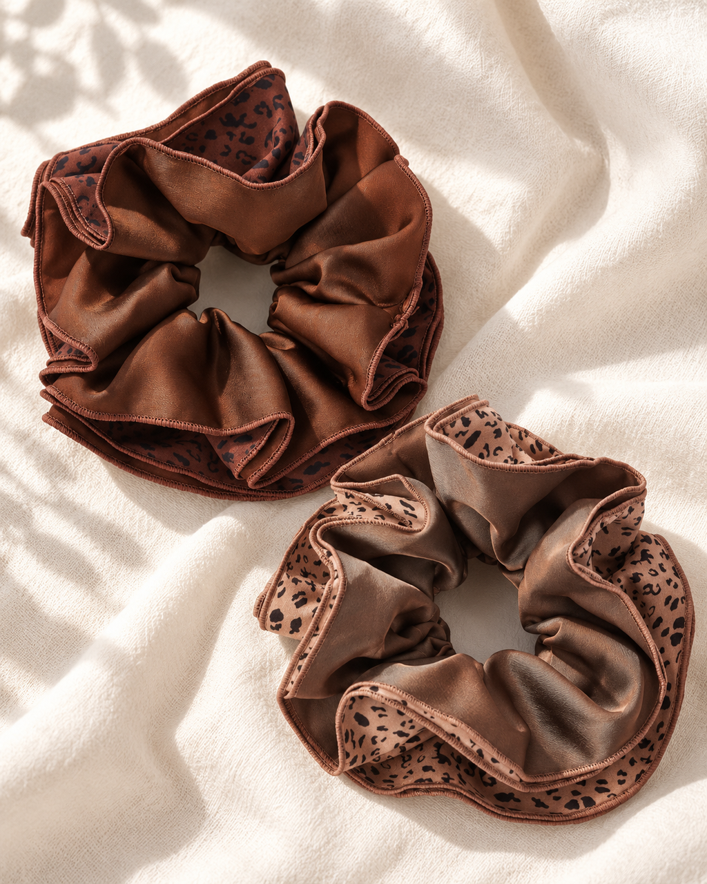 Wild Mocha Scrunchie mit Rüschen, Leopardenmuster