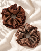 Wild Mocha Scrunchie mit Rüschen, Leopardenmuster