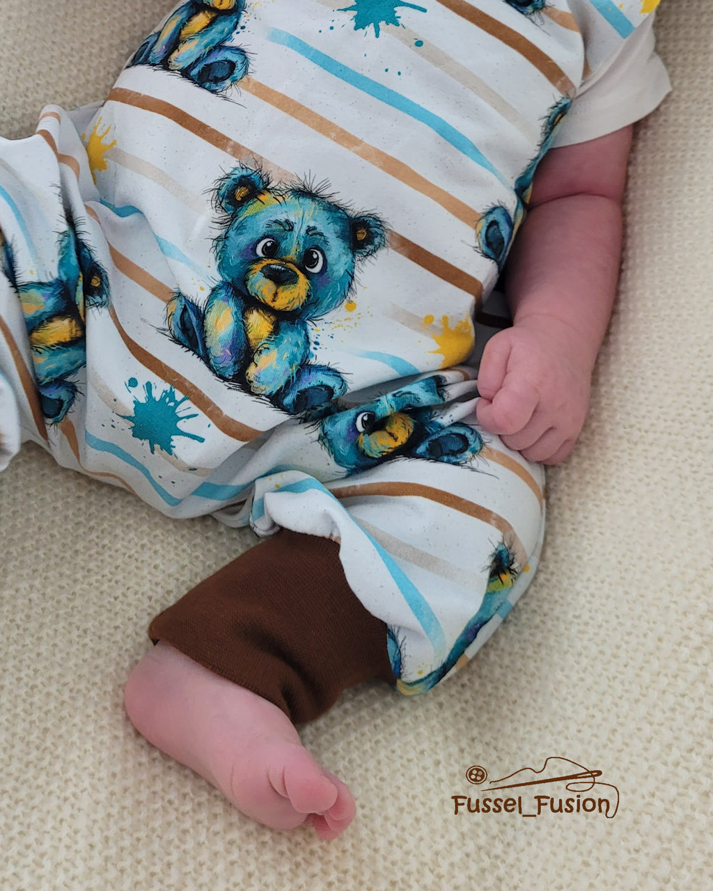Eigenproduktion Baumwolljersey Aquarell Streifen Teddy auf Weiß