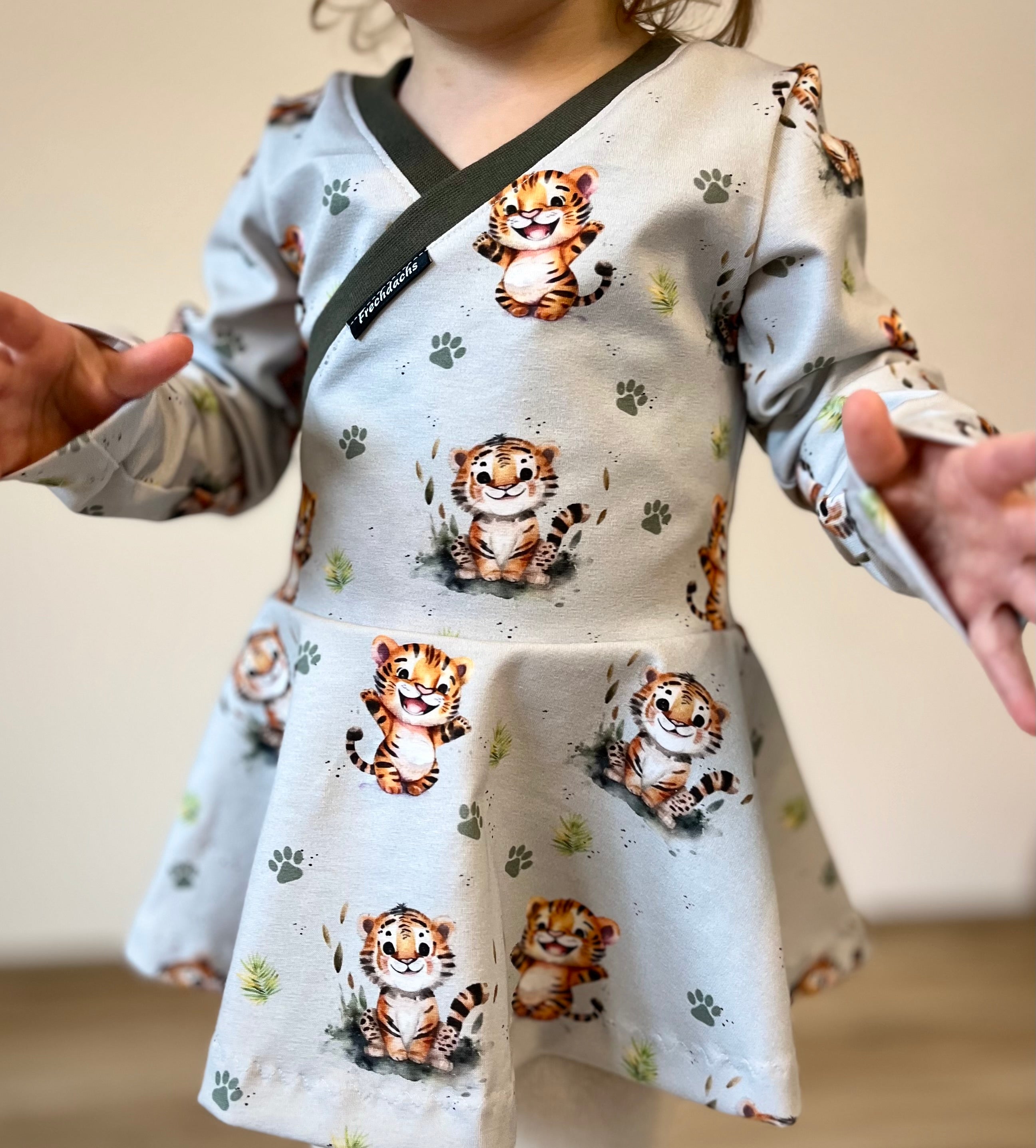 In-house Production Cotton Jersey Little Little Tiger on Grey Light Mint