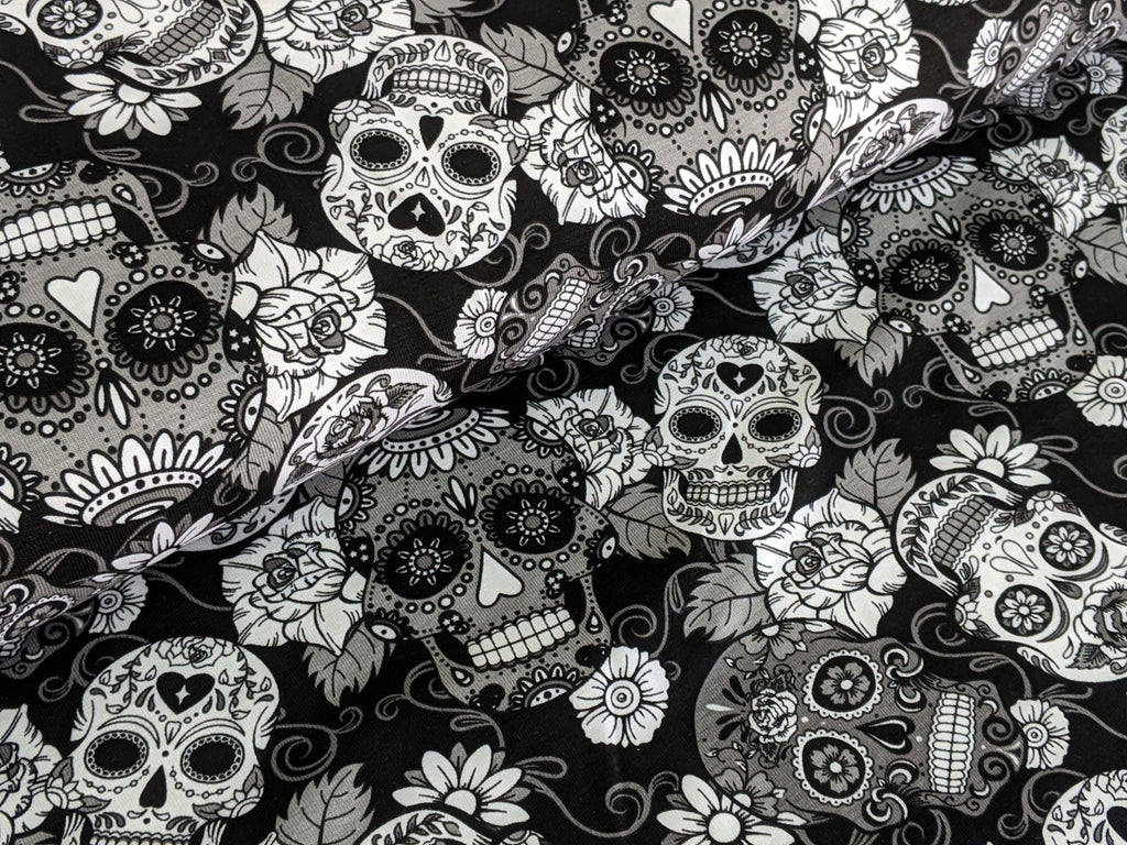 Remnant Cotton Jersey Mexican Skulls with Flowers White/Black 30 x 150 cm
