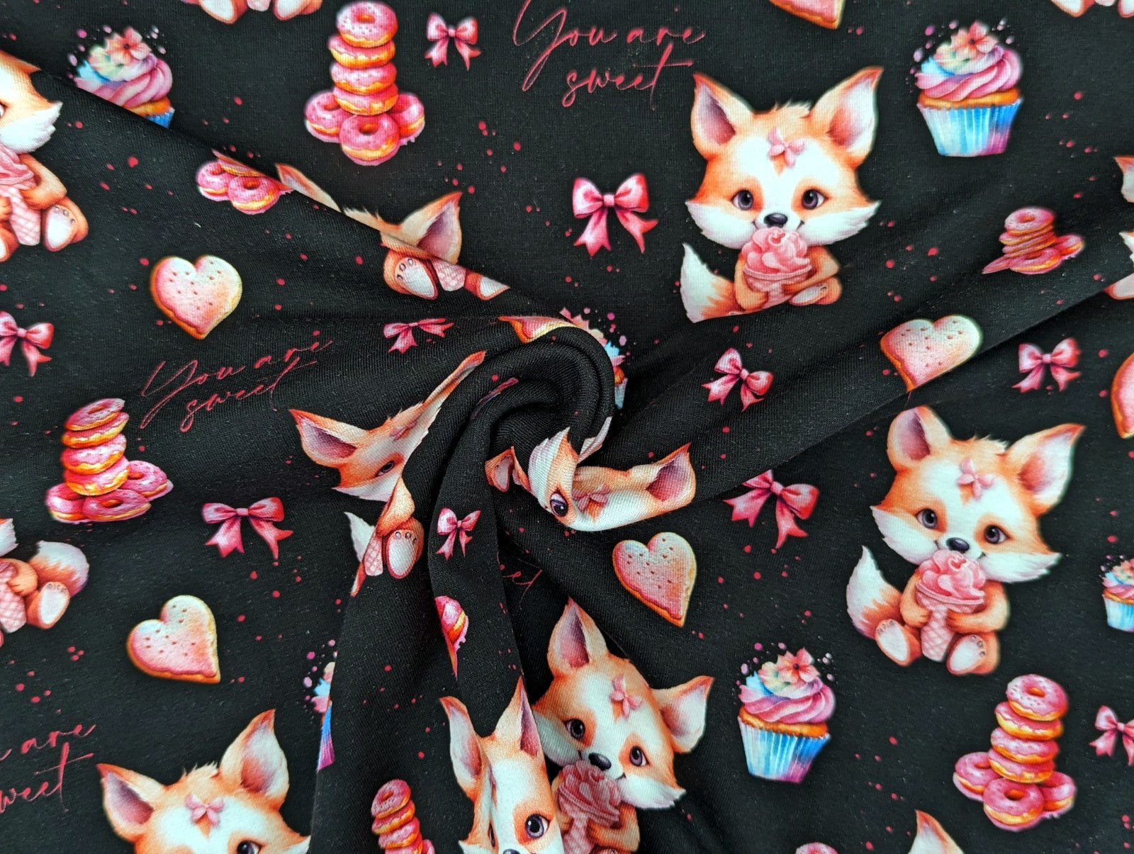 Eigenproduktion Baumwolljersey Fuchs Mädchen im Zuckerrausch auf Schwarz