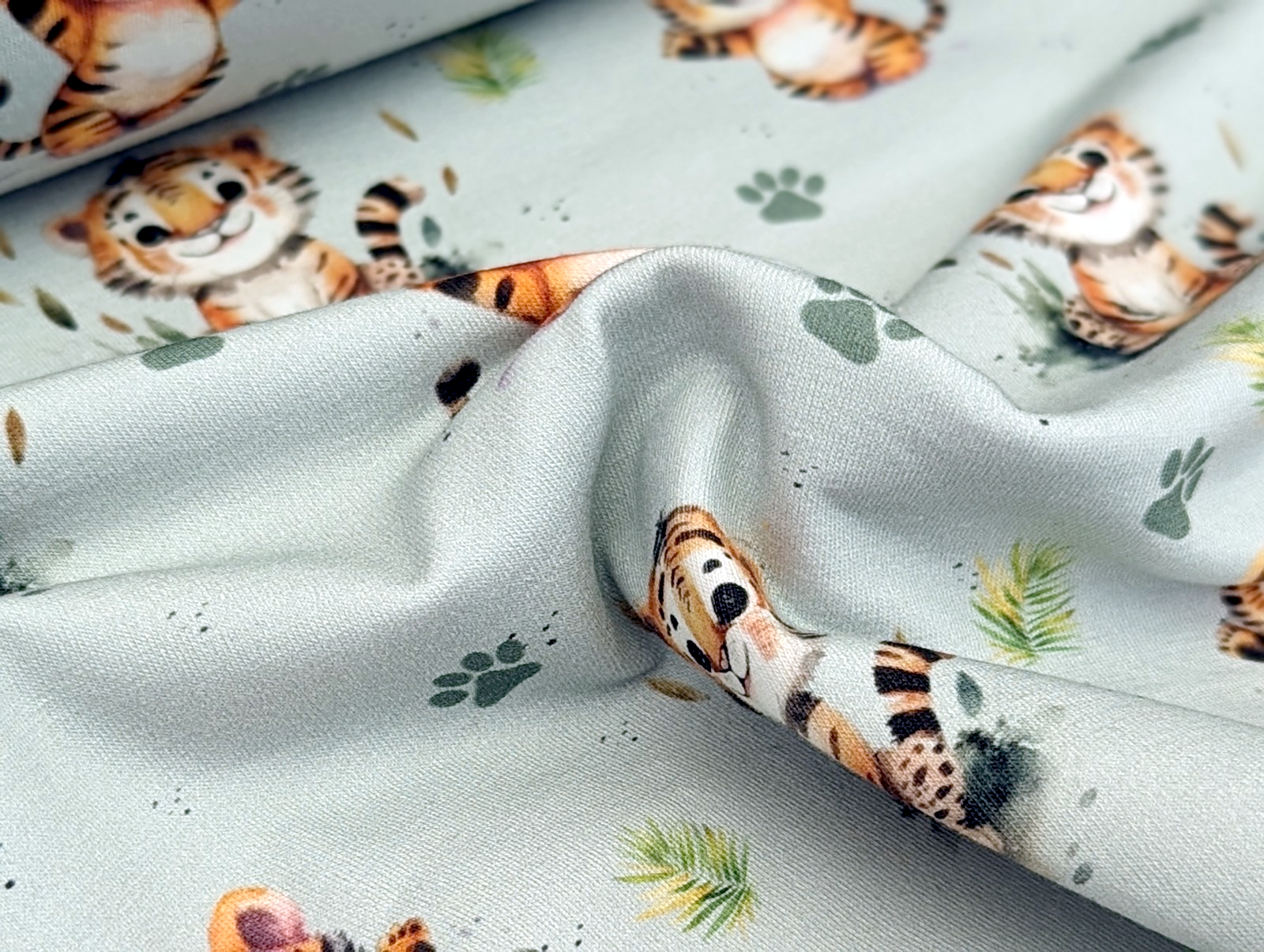 In-house Production Cotton Jersey Little Little Tiger on Grey Light Mint