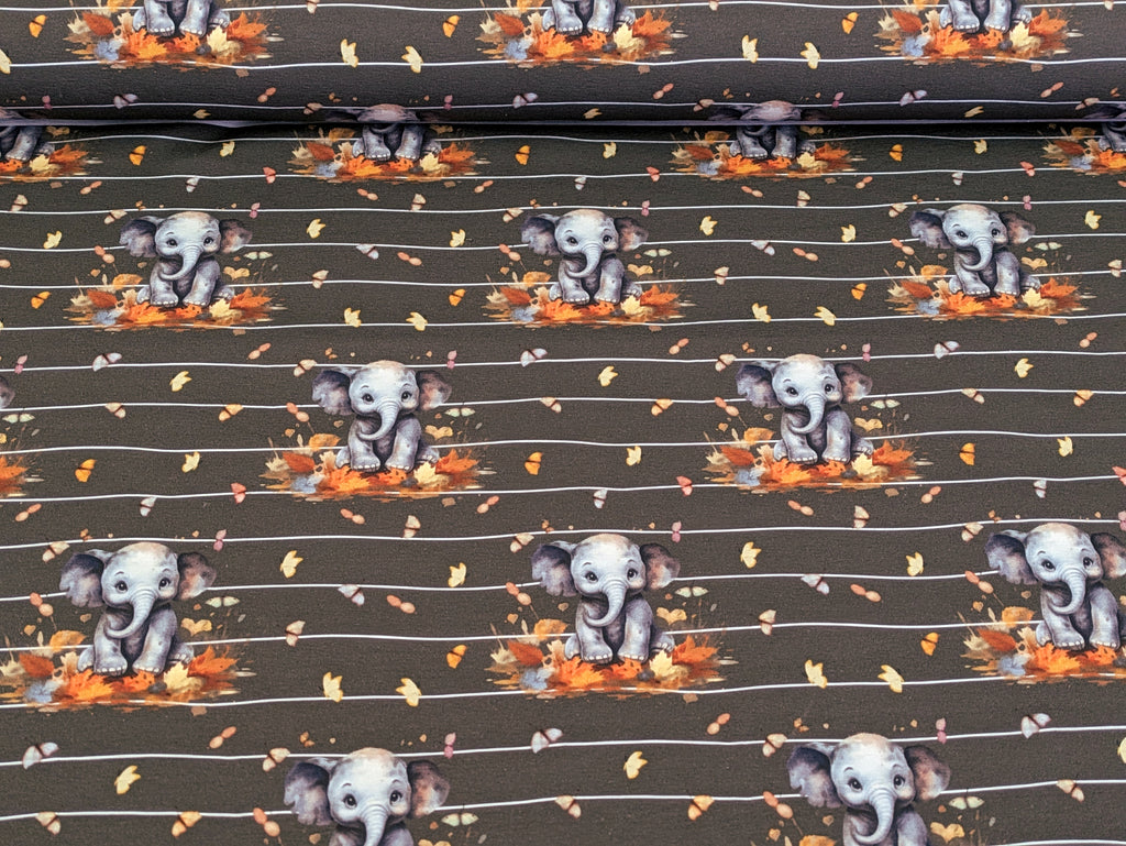 Eigenproduktion Baumwolljersey Elefant mit Schmetterling auf Braun/Grau