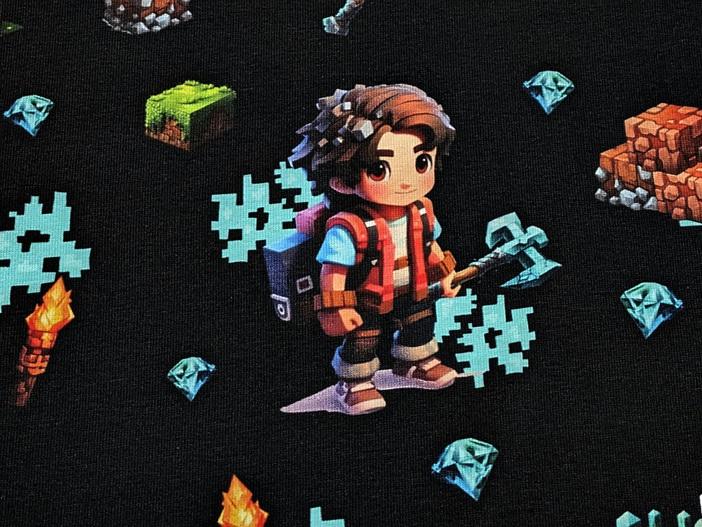 Eigenproduktion Baumwolljersey Adventure Hunter auf Schwarz