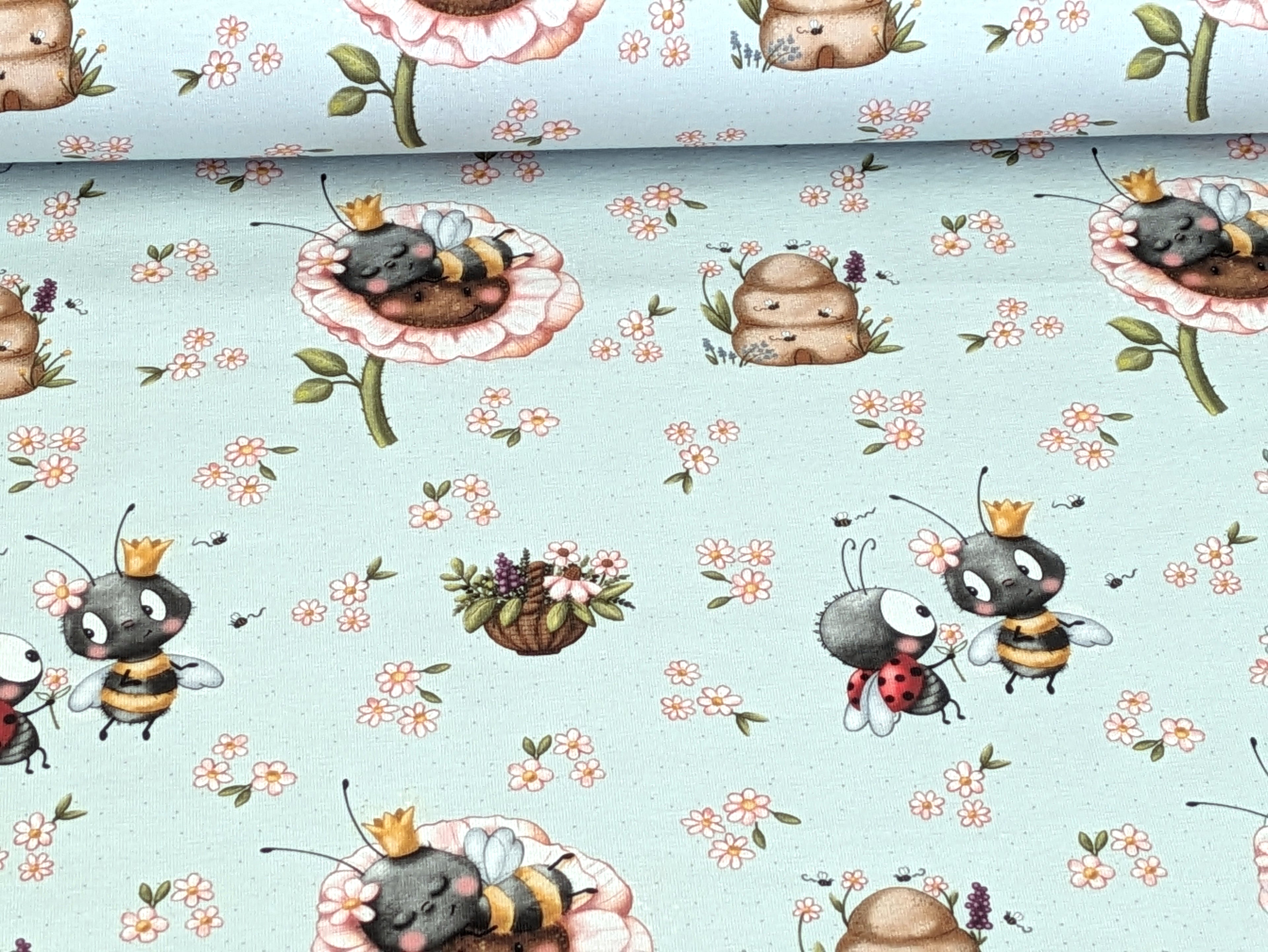 Eigenproduktion Baumwolljersey Queen Bee Ella und Marienkäfer auf Hellmint