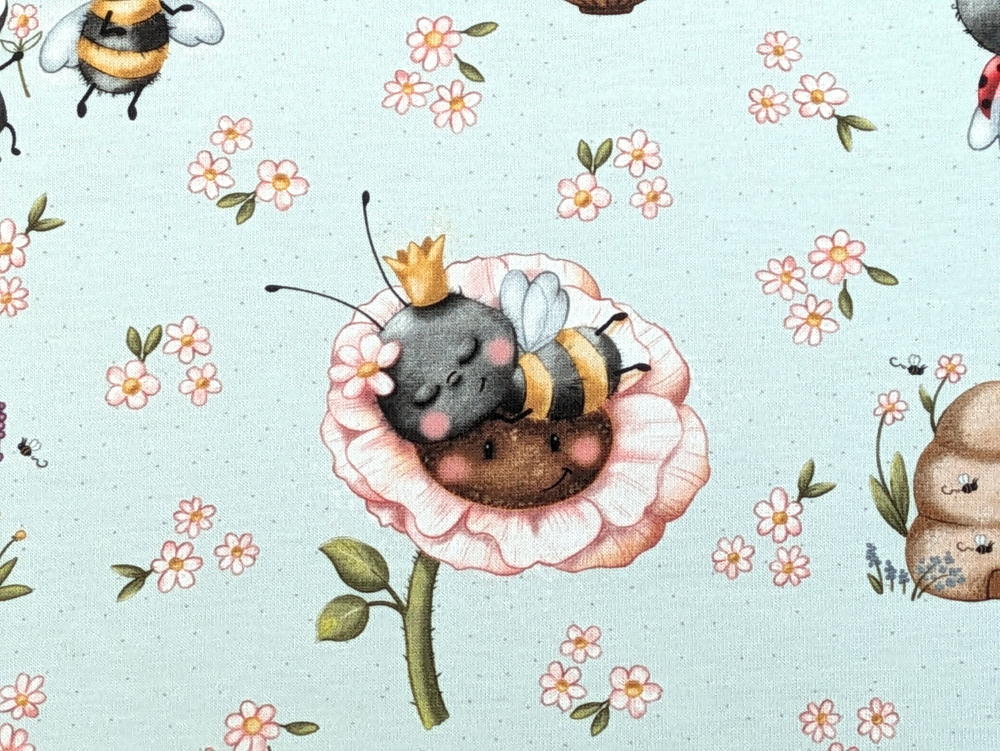 Eigenproduktion Baumwolljersey Queen Bee Ella und Marienkäfer auf Hellmint