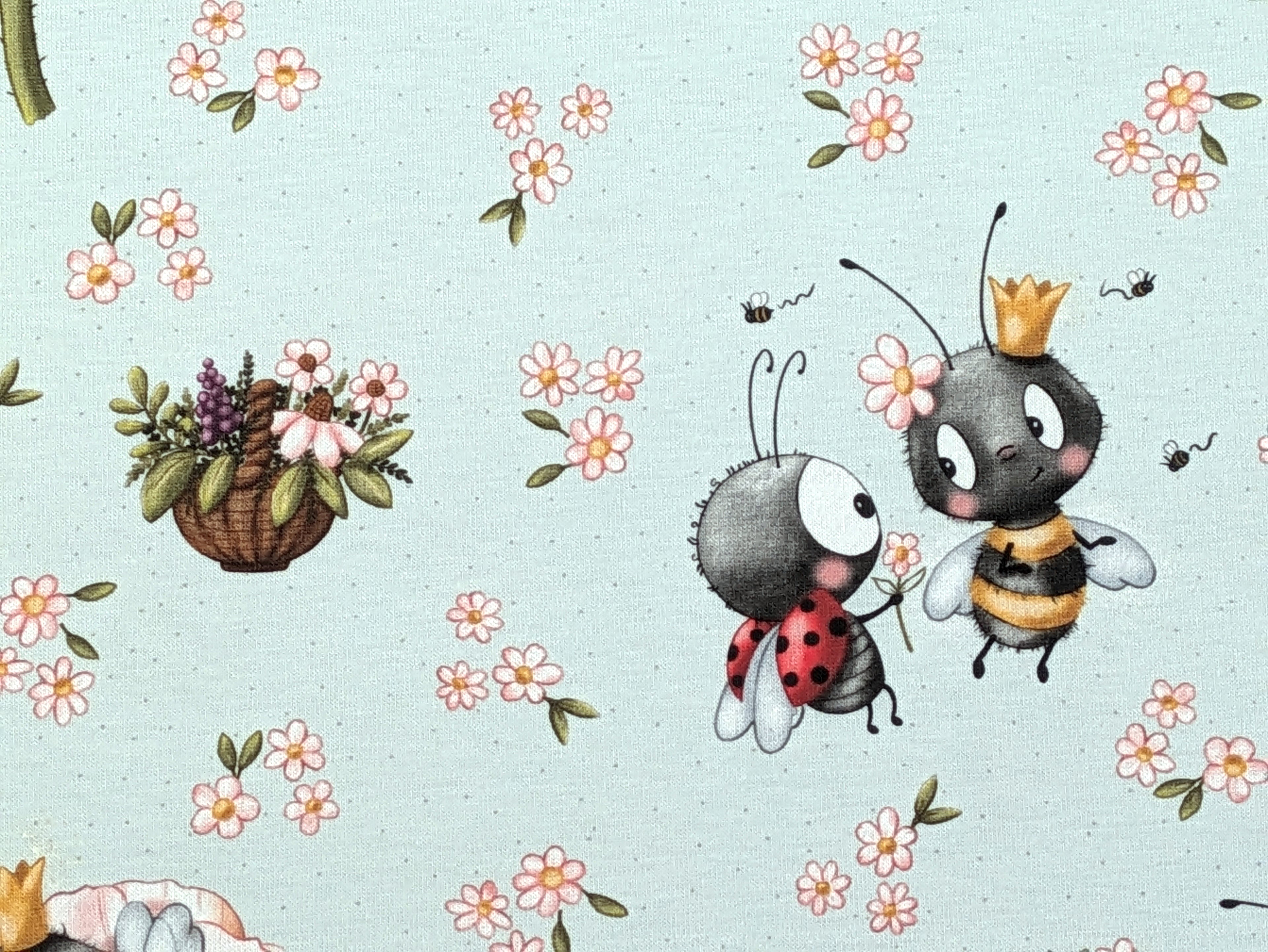 Eigenproduktion Baumwolljersey Queen Bee Ella und Marienkäfer auf Hellmint