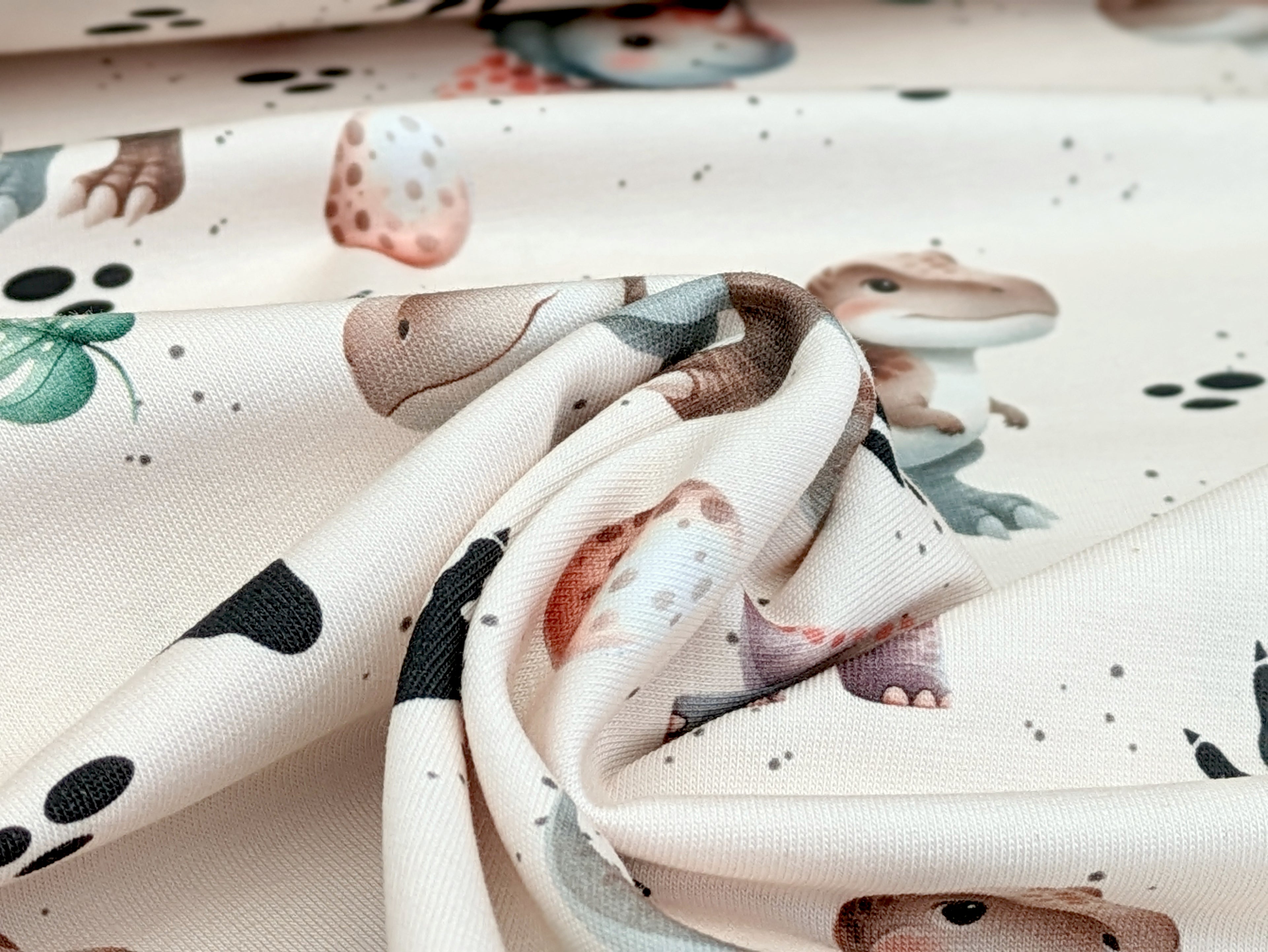 Eigenproduktion Baumwolljersey Aquarell Kinder Dinos auf Beige