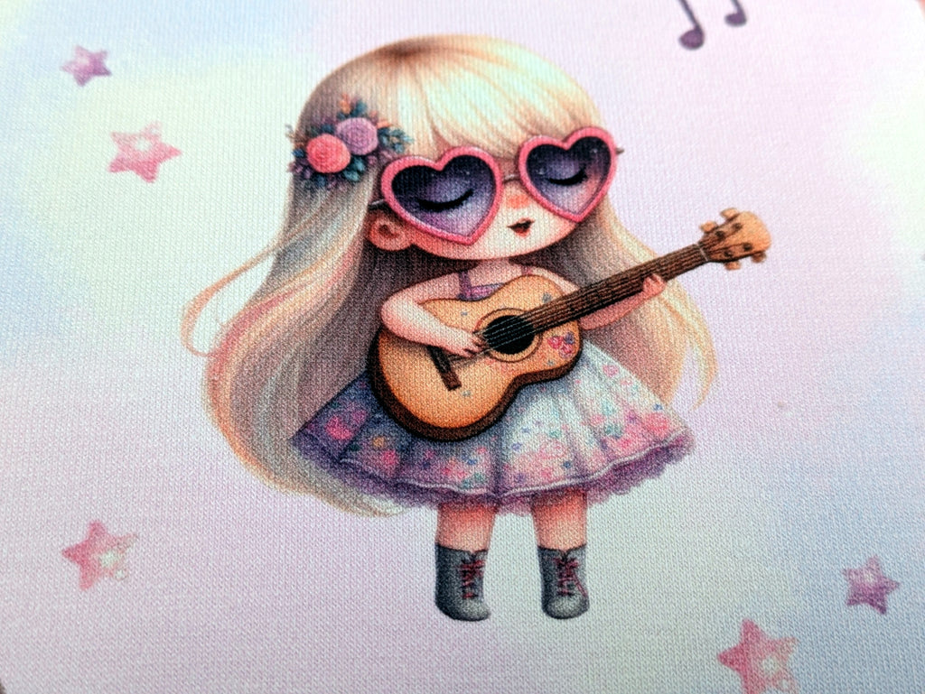 Eigenproduktion Baumwolljersey Kleines Mädchen Musikstar auf Regenbogen Rosa