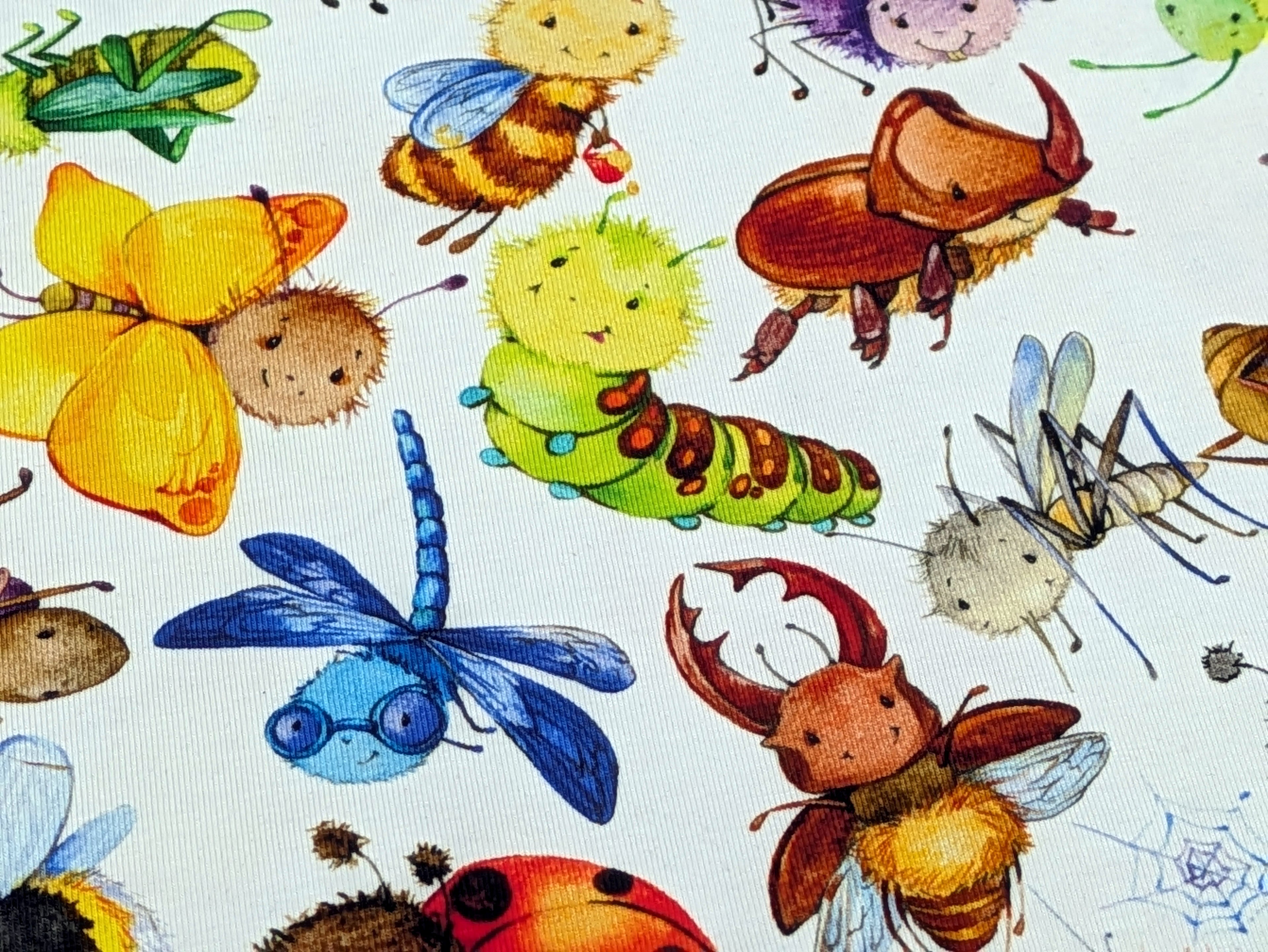 Eigenproduktion Baumwolljersey Insekten Käfer Wiese Weiß