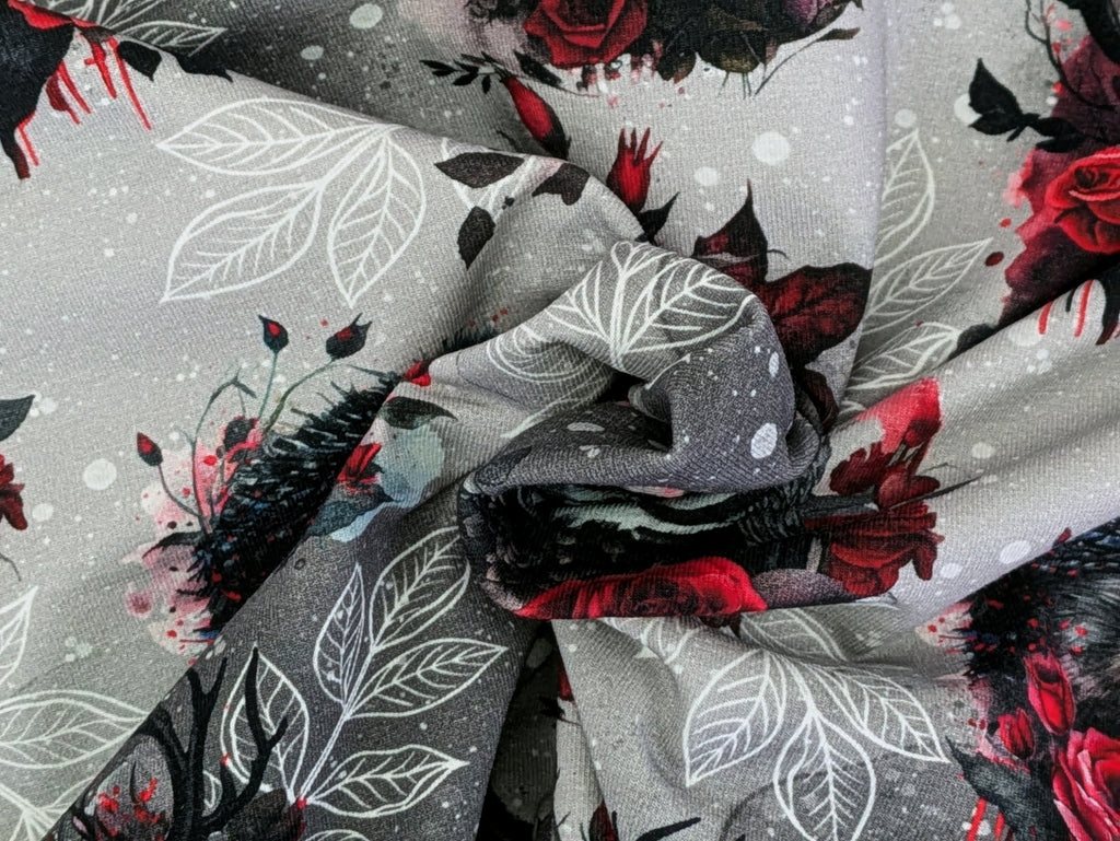 Eigenproduktion Baumwolljersey Wildtiere mit Rosen auf Grau