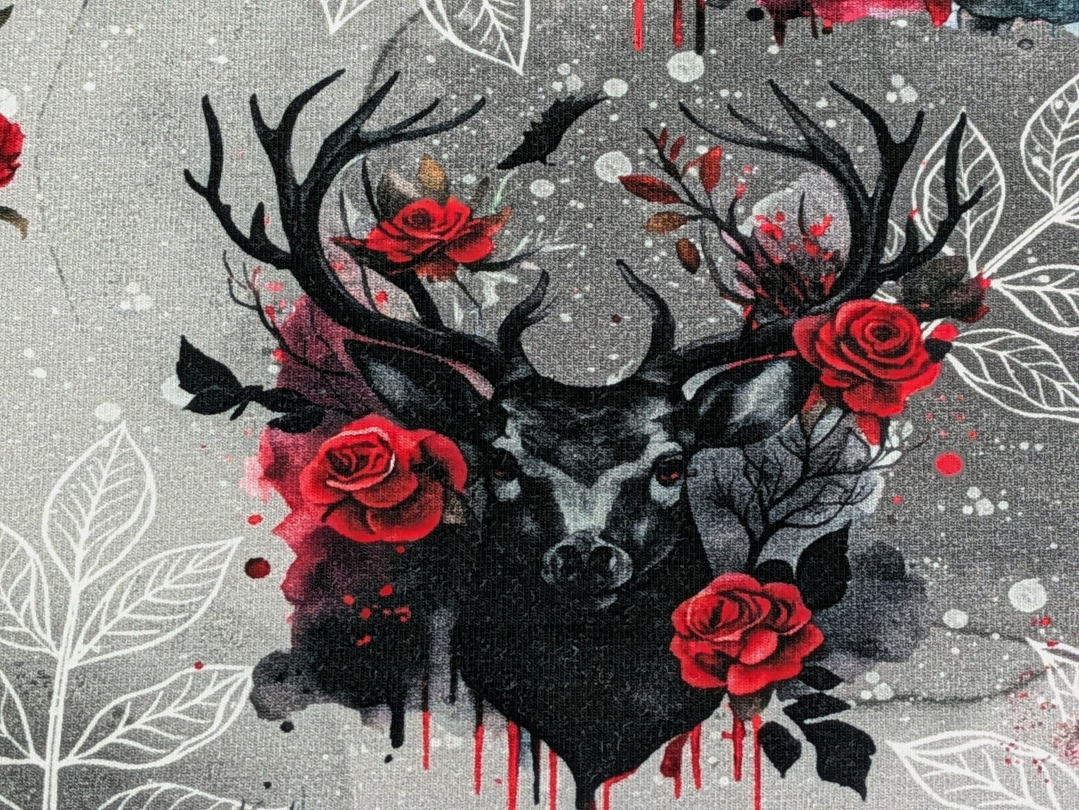 Eigenproduktion Baumwolljersey Wildtiere mit Rosen auf Grau