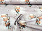 Eigenproduktion Baumwolljersey Mädchen mit ihrem Otter auf Altrosa
