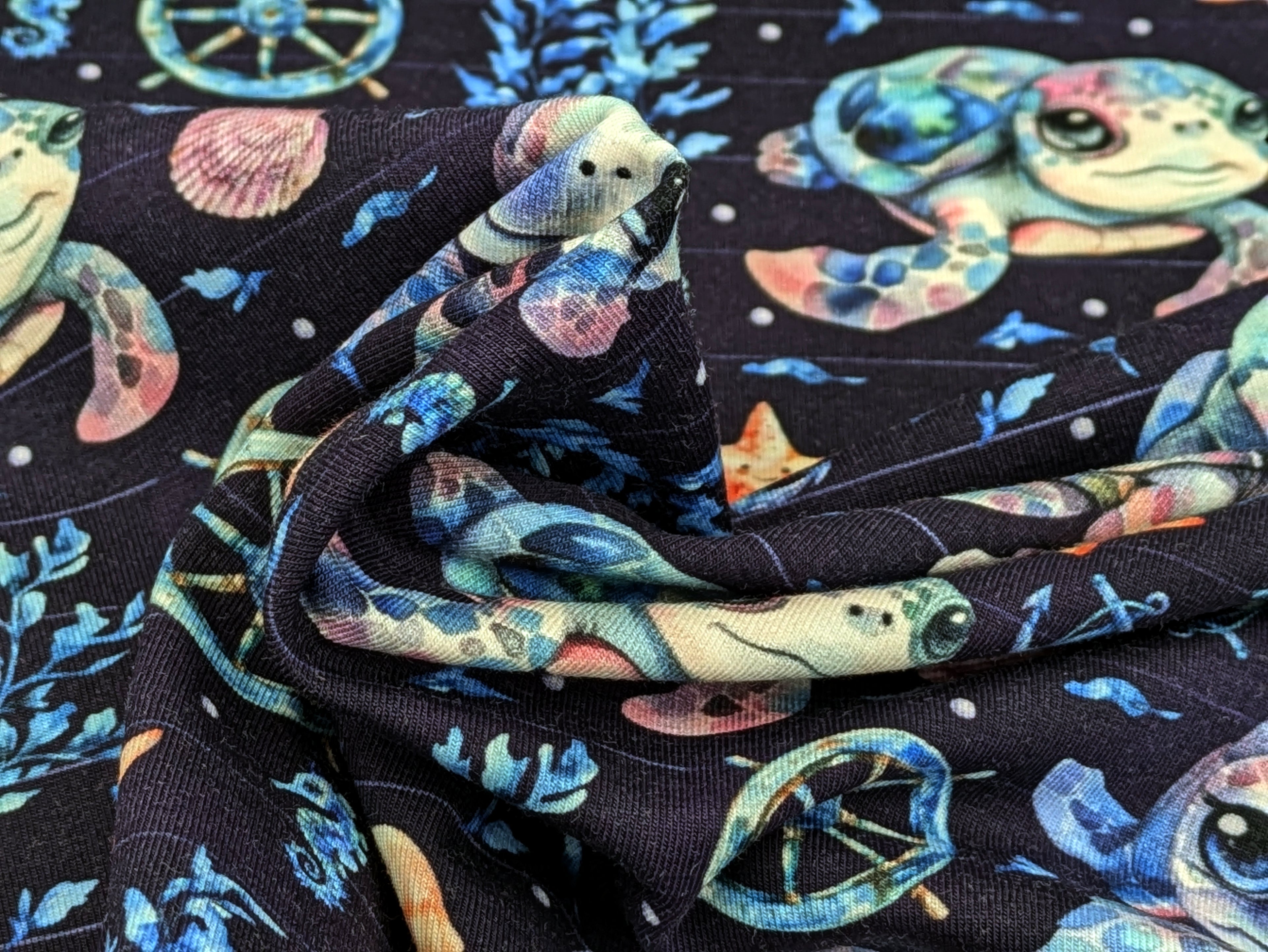 Eigenproduktion Baumwolljersey Maritim Meerestier Schildkröte auf Blau