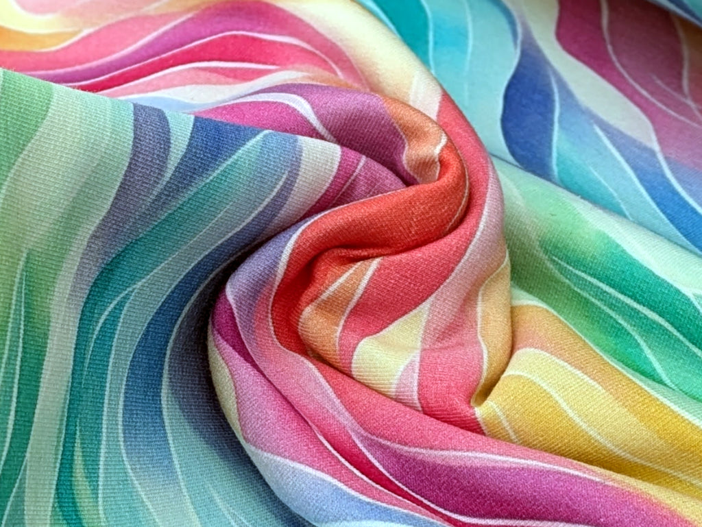 Eigenproduktion French Terry Regenbogen Wellen auf Pastell