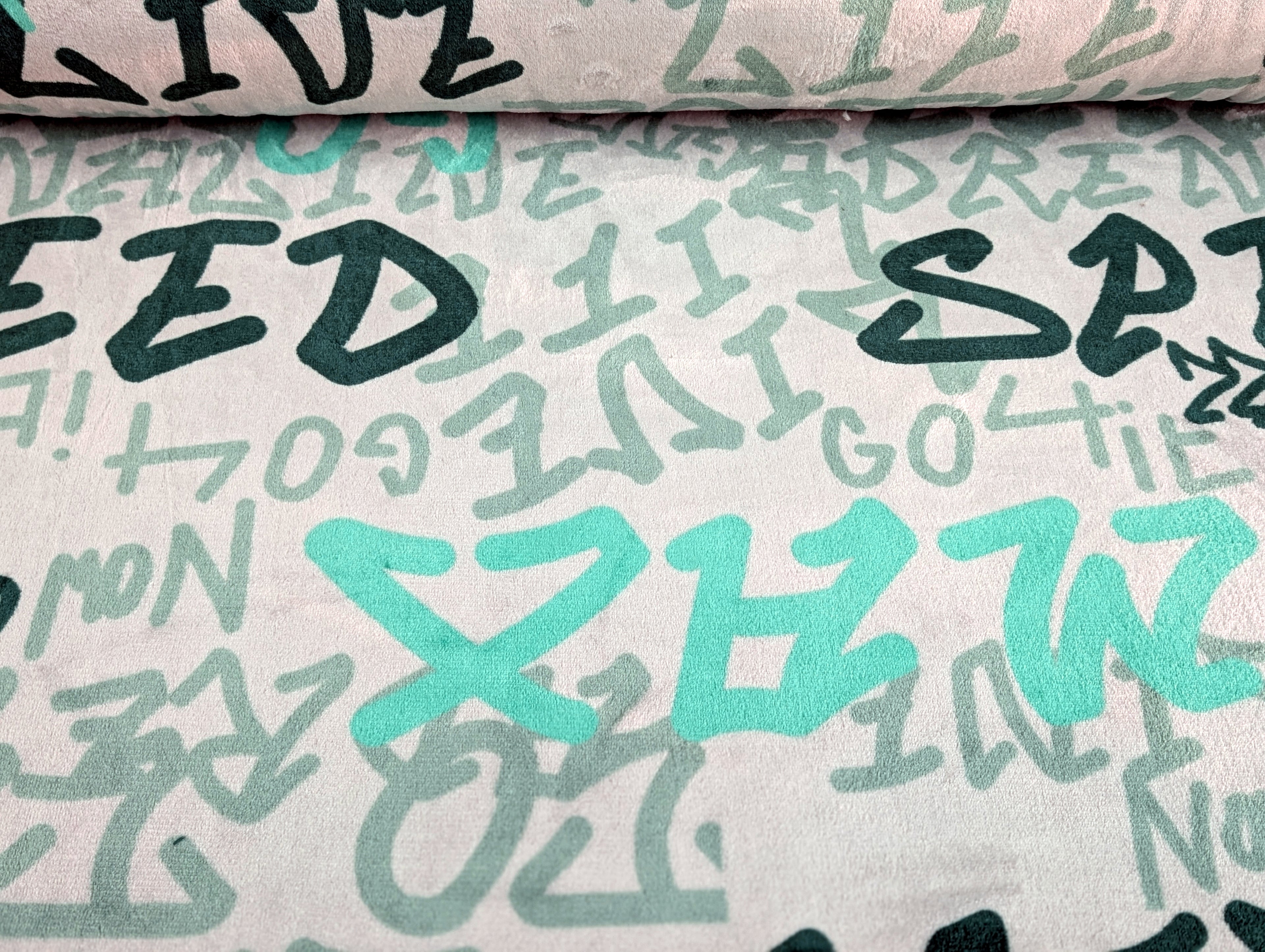 Cuddle Fleece Schrift Green
