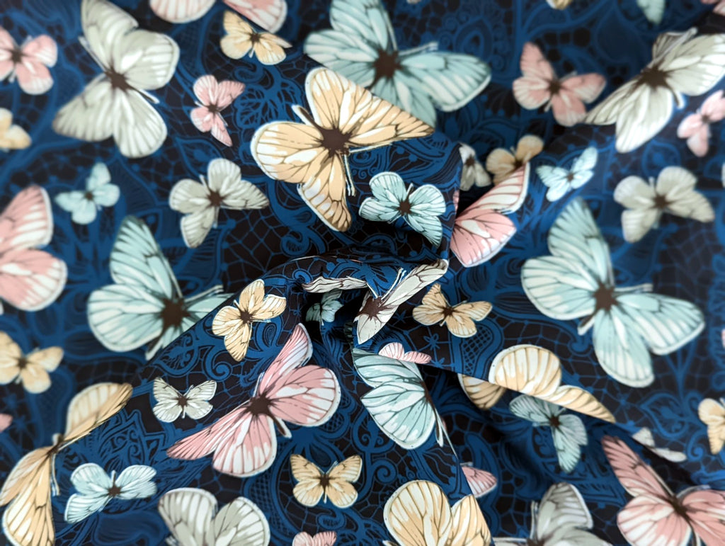 Softshell Digital Zauberhafte Schmetterlinge auf Blau